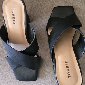 Torrid Size 10 Black Sandals